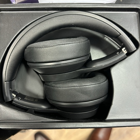 IMMERSIVE PURE MONSTER SOUND- The Monster Mission 100 Headphones - Picture 2 of 3